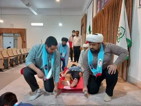 طلبه ها کمکهای امدادی یاد میگیرند