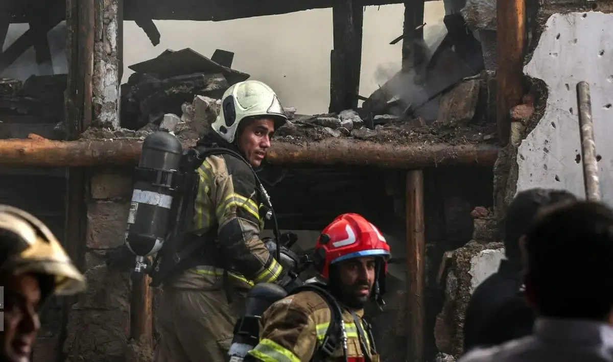 کارخانه تولید لوازم آرایشی  فردیس آتش گرفت / ۲۳ نفر مصدوم شدند