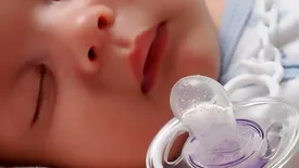 چه زمانی باید استفاده از پستانک را قطع کرد؟