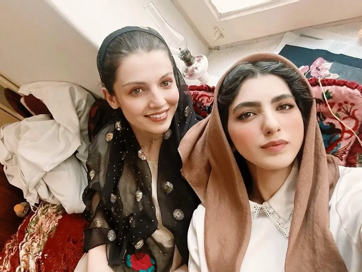 استایل ساحلی بنفشه ریاضی و مهسا حجازی در استانبول/ عکس