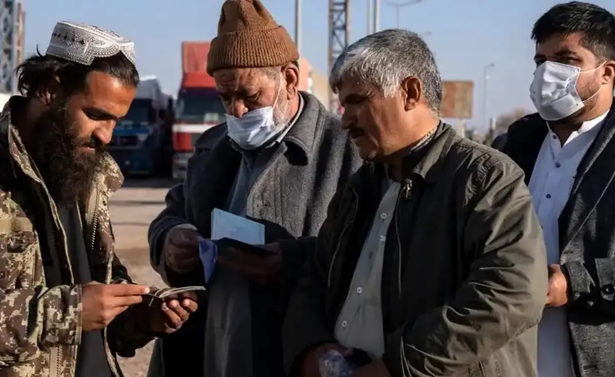 افغان های بیشتری ایران را ترک می کنند