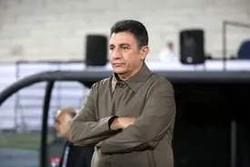 واکنش قلعه نویی به انتقاد خداداد عزیزی/ از آنطرف آبها هزینه میکنند که تیم ملی نتیجه نگیرد