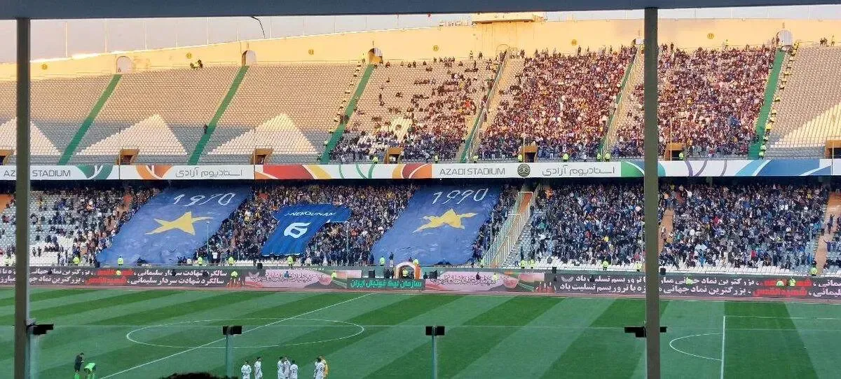 شعار استقلالی‌ها علیه پرسپولیس و تشویق هاشمی‌نسب؛ هم اکنون در آزادی