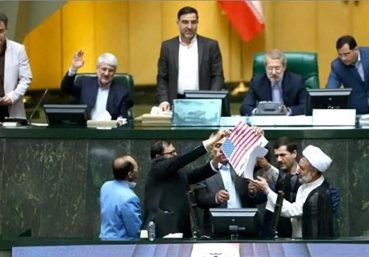 تندروها تغییر نمی‌کنند: افتخار میکنم برجام را آتش زدم!