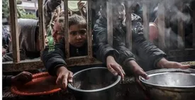 ببینید/ جنایت آمریکا علیه مردم غزه به بهانه توزیع غذا