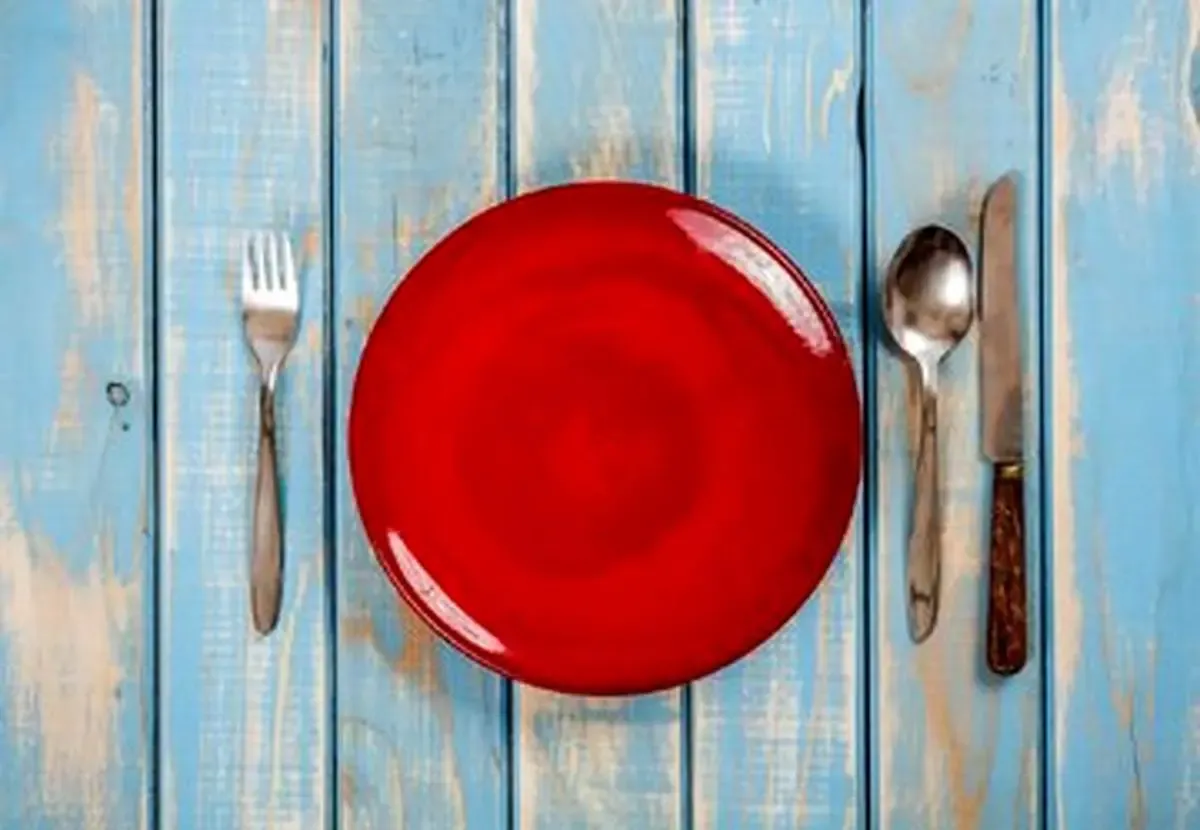 آیا رنگ بشقاب در طعم غذا تاثیر دارد؟