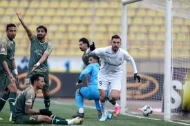 گلزن استقلال به بازی فردا رسید