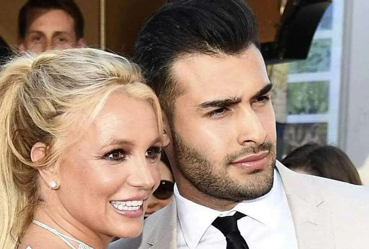 حمله بریتنی اسپیرز با تبر به سام اصغری!