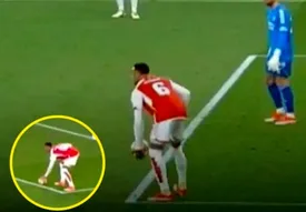 اشتباه جنجالی: پنالتی واضح بایرن را دزدیدند!