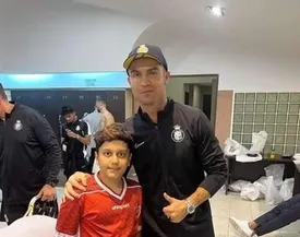 عکس یادگاری پسر بیرانوند با رونالدو