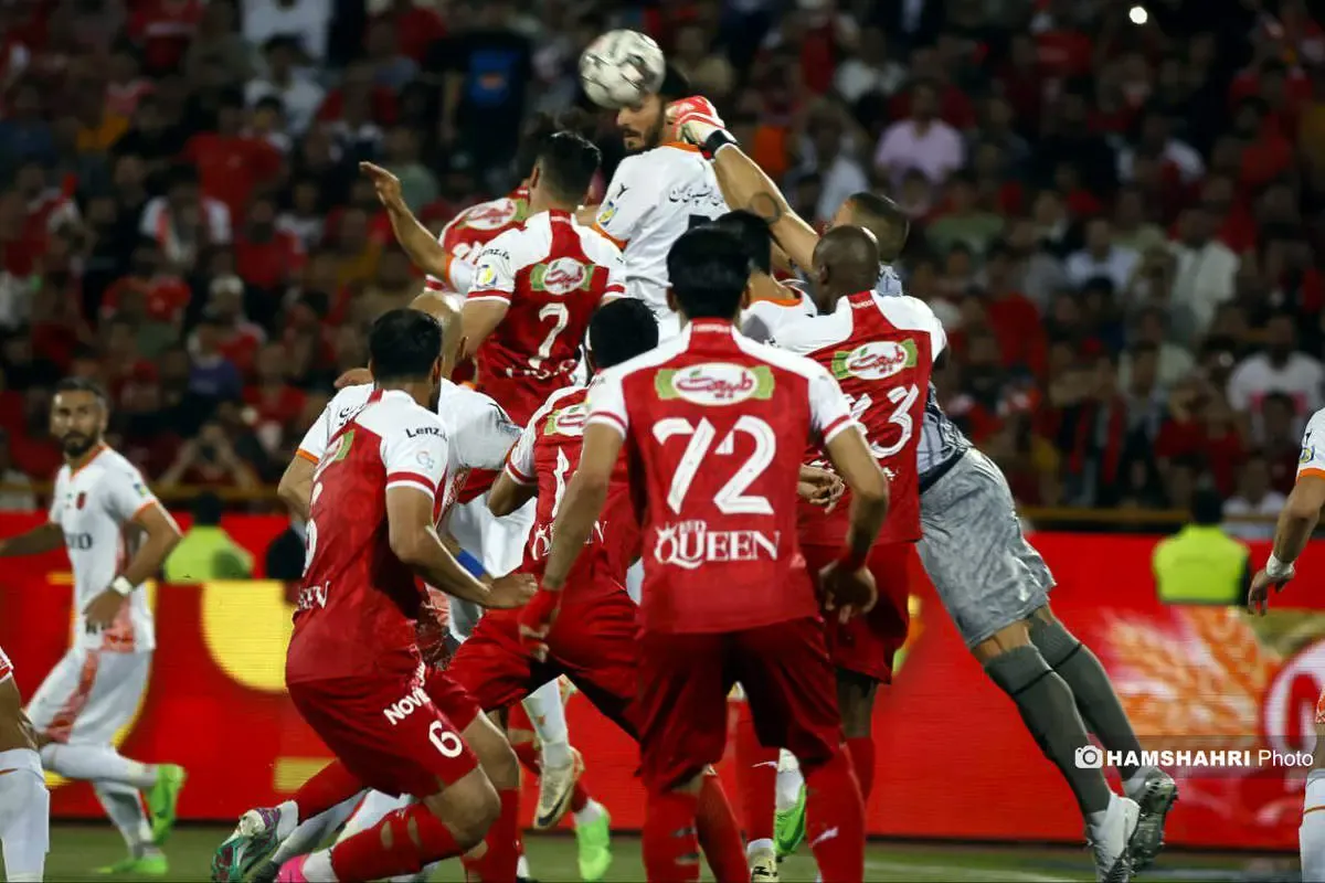 پیغام و پسغام مهاجم پرسپولیس برای حضور در تراکتور!