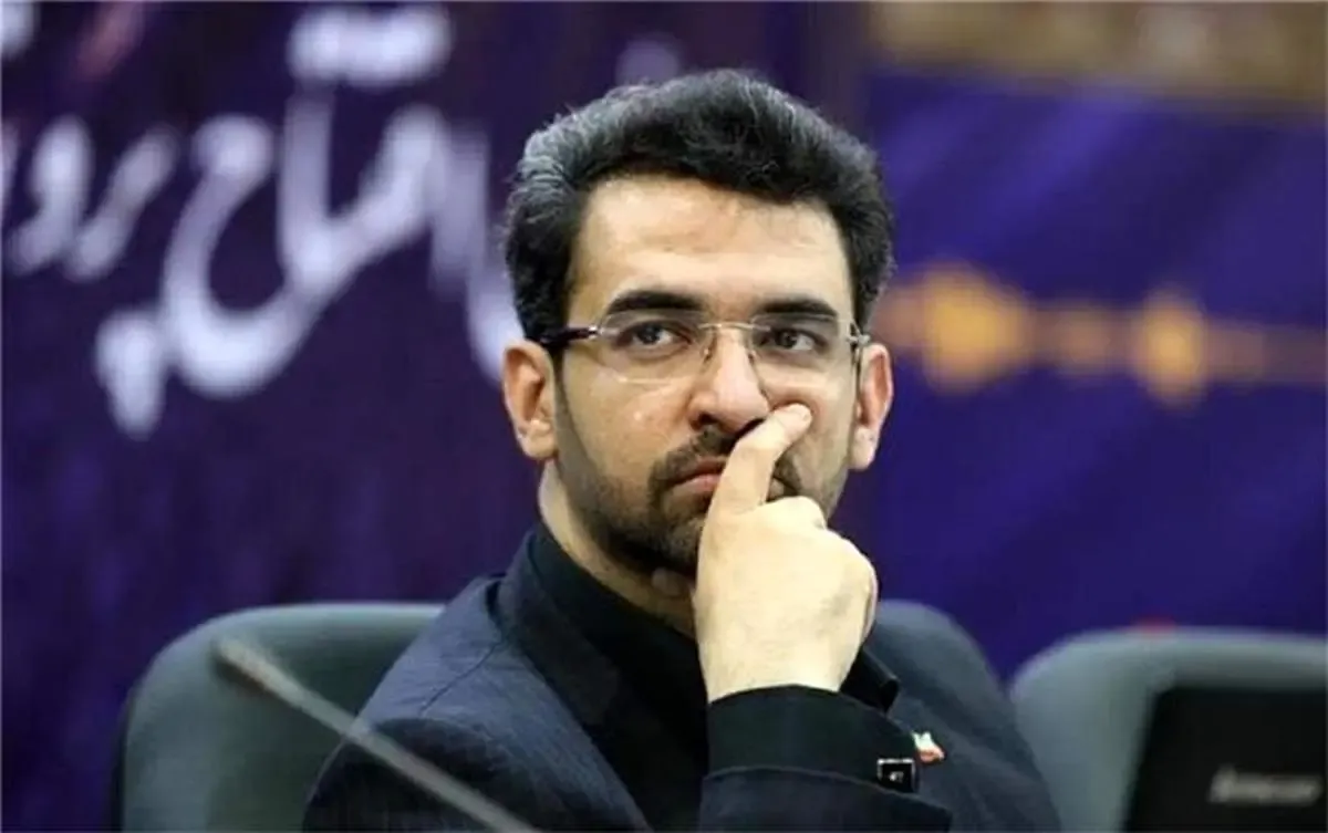 روایت آذری جهرمی درباره حضور  افراد مانتویی و کم حجاب در نماز عید فطر + عکس