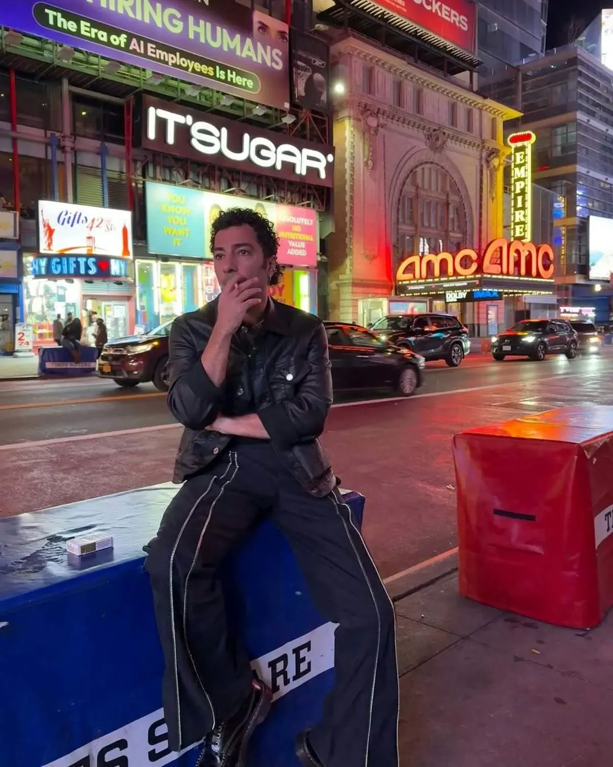 ژست‌های نوید محمدزاده در آمریکا/ ببینید