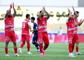 زیبایی فوتبال پرسپولیس در چالههای زمین گرفتار شد!