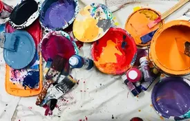 درس هنر، همیشه در حاشیه