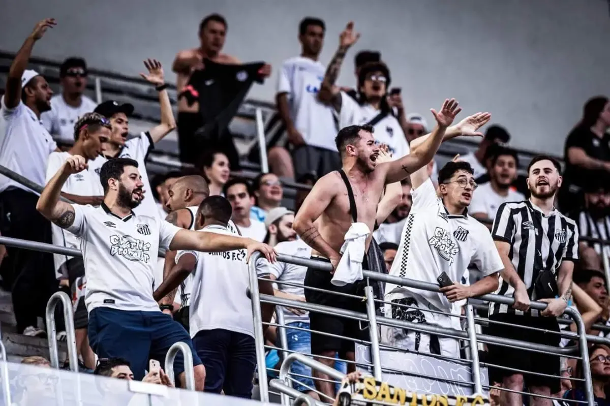 آتش زدن اتومبیل یک فوتبالیست