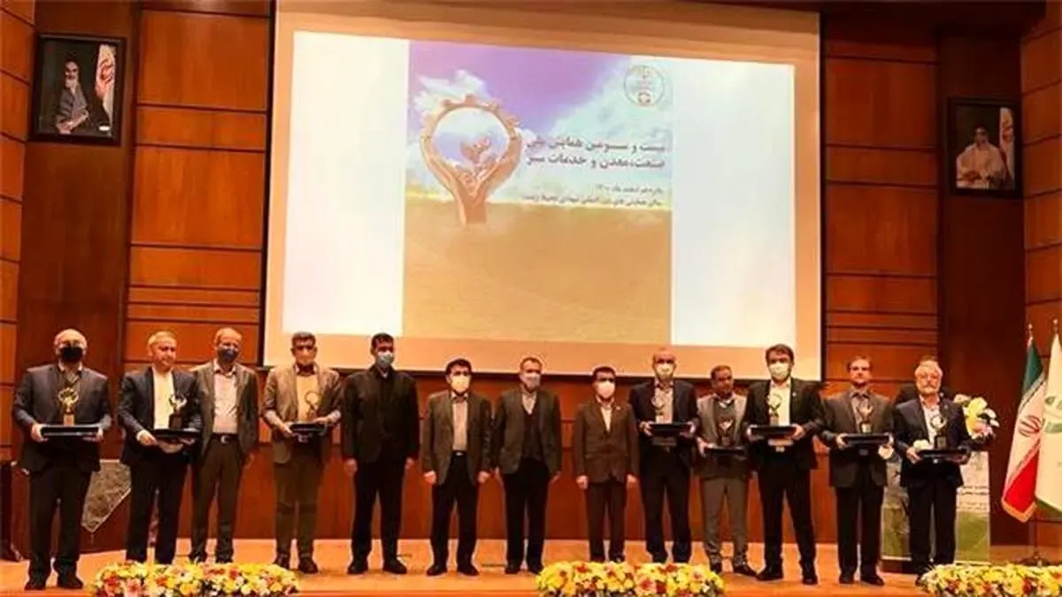 اهدای تندیس زرین صنعت برگزیده سبز کشور به سه شرکت تابعه گروه صنایع پتروشیمی خلیح فارس