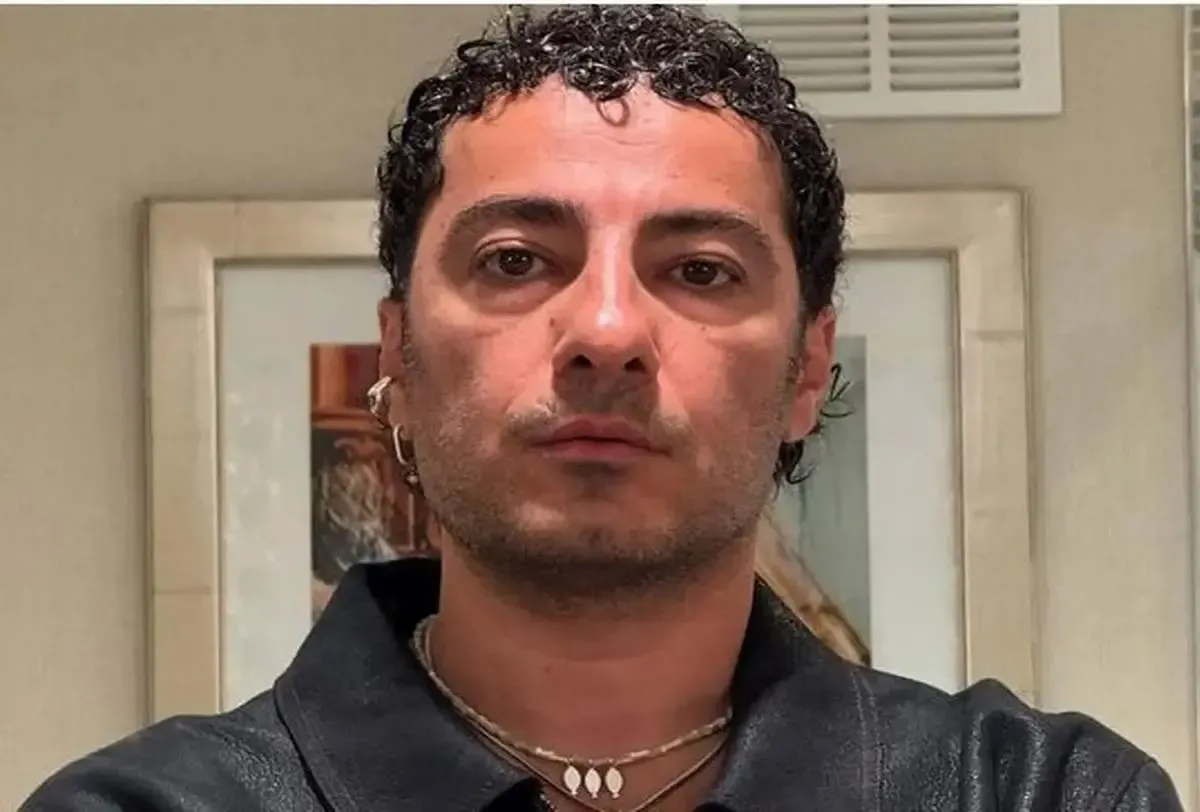 تصویر عجیب نوید محمدزاده با نمای سرویس بهداشتی