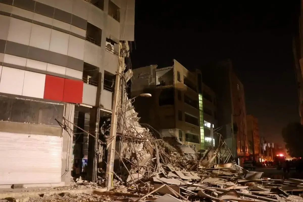 جزئیات ریزش ساختمان مسکونی شش طبقه در اهواز / مدیر ساختمان مانع فاجعه انسانی شد