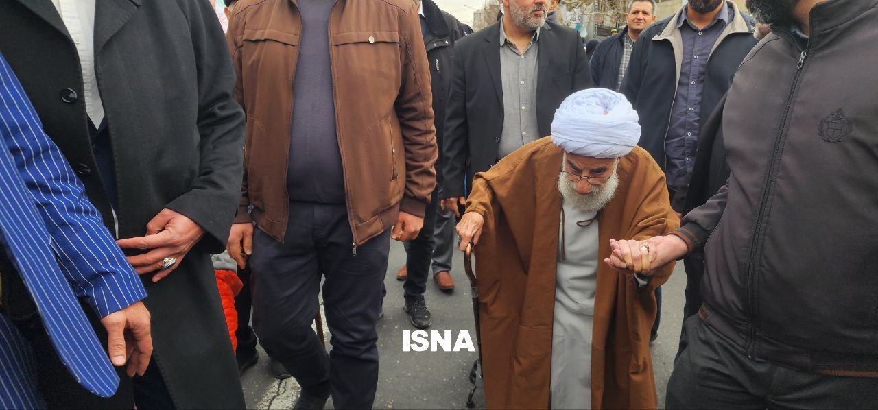 عکس از آیت الله جنتی در راهپیمایی امروز ۲۲ بهمن ۱۴۰۴