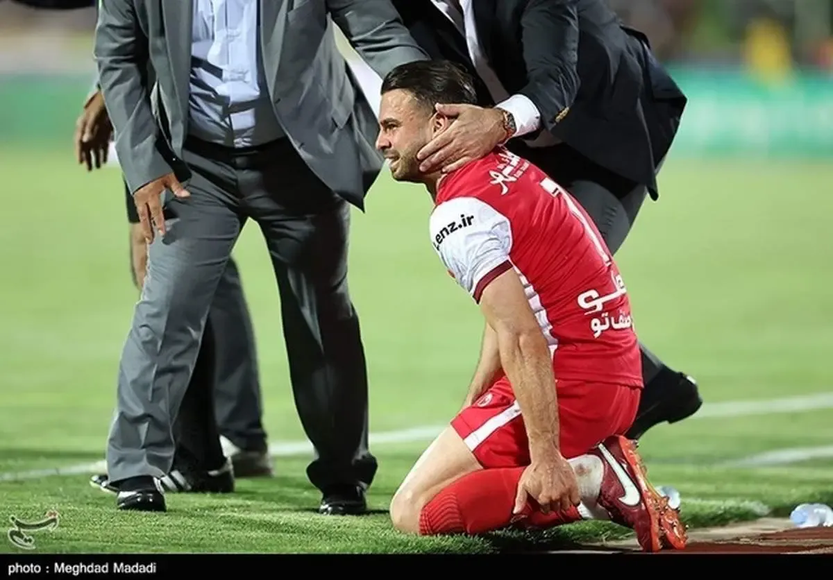 حاشیه‌های داربی 101/ از کوره در رفتن ساپینتو تا انفجار نارنجک میان هواداران استقلال