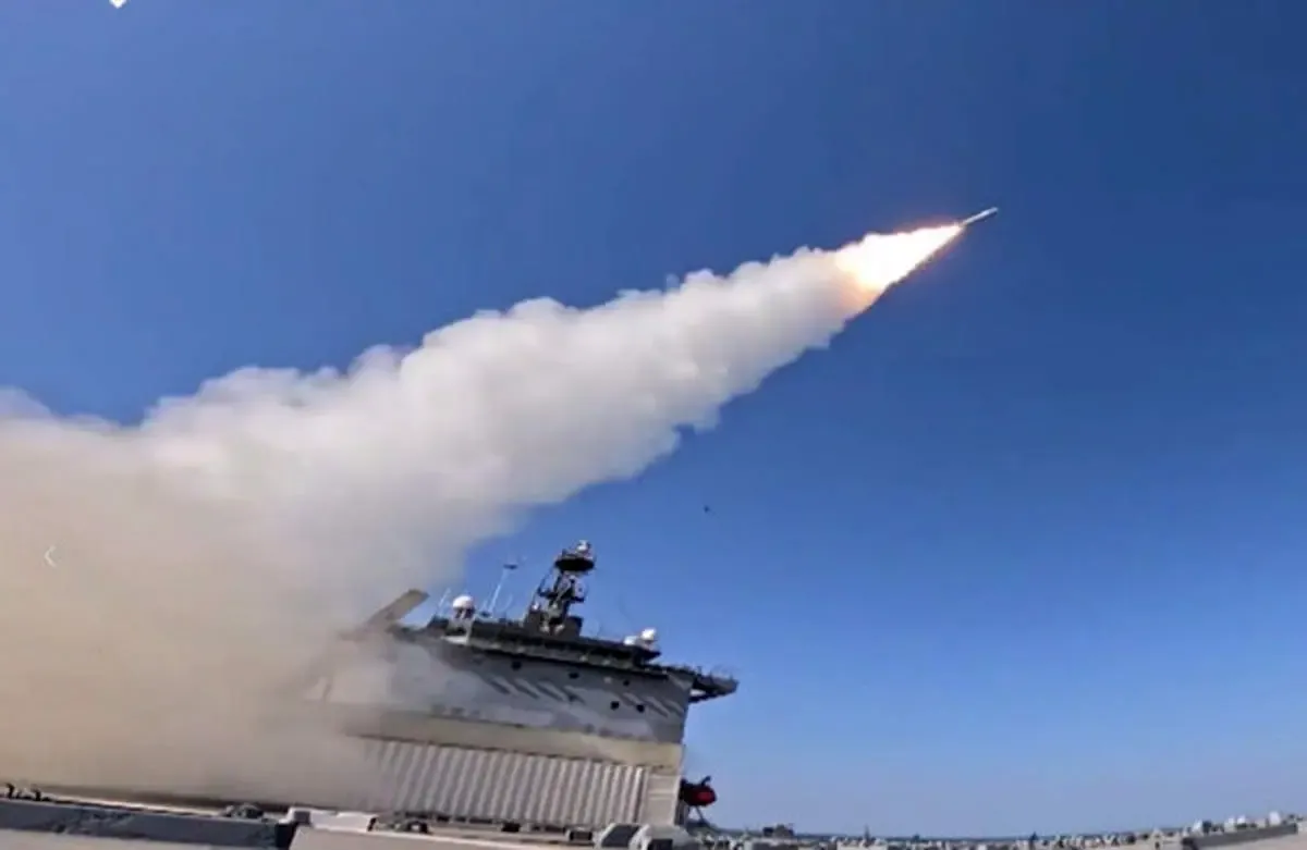 شلیک موشک بالستیک دوربرد از ناو جنگی سپاه
