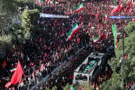 انتقال پیکر رهبر شهید به حرم مطهر رضوی با هلیکوپتر