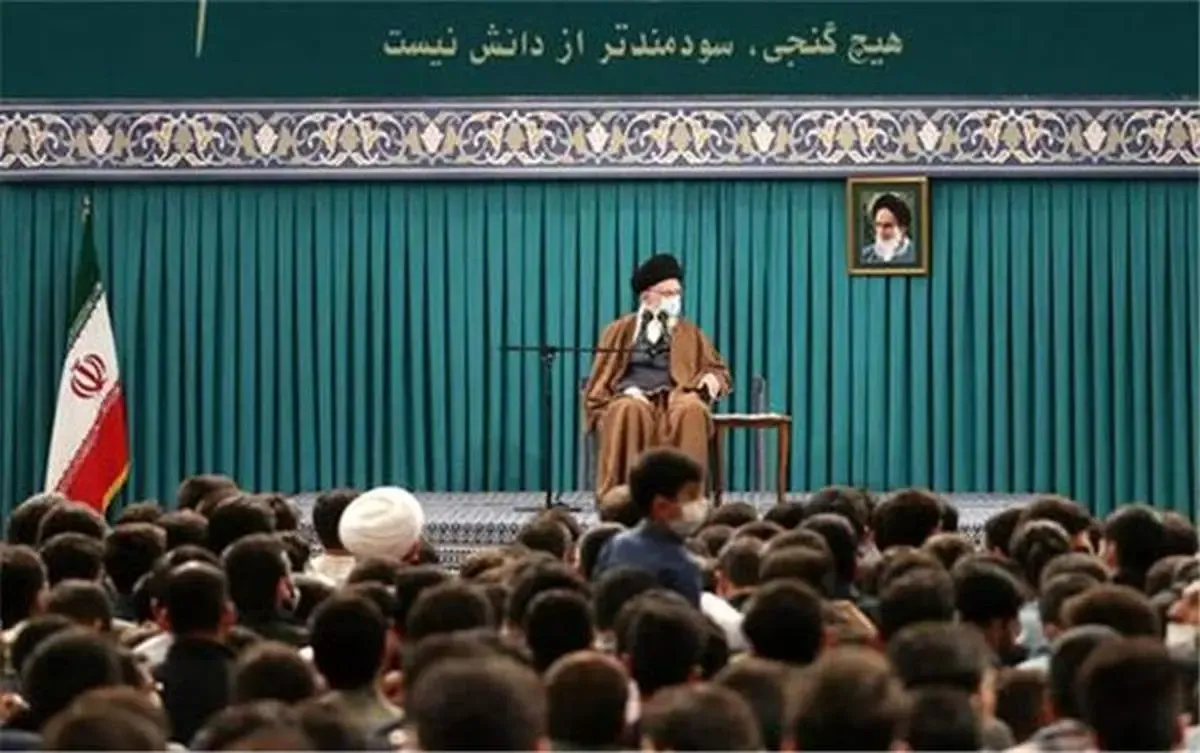 راه روشن انقلاب را با جدیت دنبال کنید/ کشور نیازمند آرمانخواهی،امید وعقلانیت است