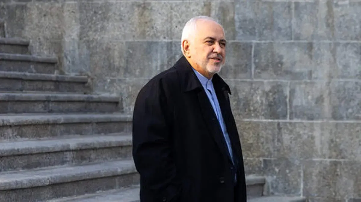 نماز خواندن محمد جواد ظریف پشت سر سید حسن خمینی/ عکس