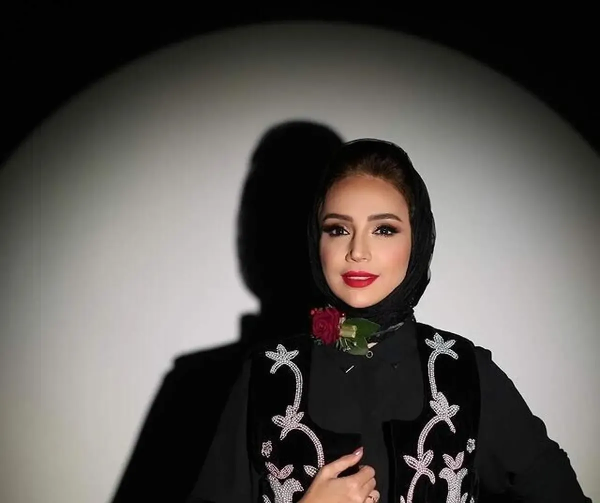 کیک تولد رؤیایی شبنم قلی‌خانی با تم گل‌های رز قرمز/  عکس