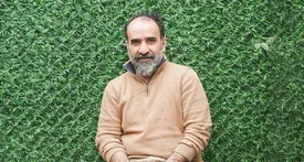 انتقال رضا امیرخانی به منزل