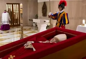 ۵ میلیون یورو هزینه مراسم پاپ/ رم خود را برای موج میلیونی عزاداران آماده می‌کند