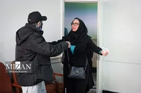 اولین عکس از ملاقات خواهر و مادر «تتلو» با وی در دادگاه/ تصویر