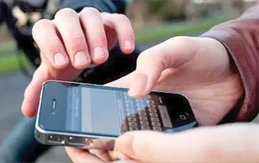 ببینید | درگیری ترسناک مردم با سارقان تلفن همراه در تهران! / لحظه کتک خوردن سارقان را ببینید