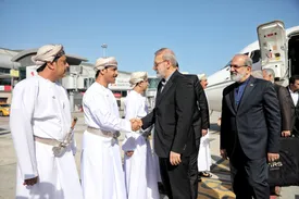 استقبال رسمی در فرودگاه مسقط؛ لاریجانی وارد عمان شد