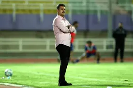 صحبت های عجیب سرمربی استقلال خوزستان | انتقاد از «یکی دونفر» کلید واژه انتقادات مربیان