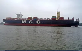 لحظه توقیف کشتی اسرائیلی در تنگه هرمز/ فیلم