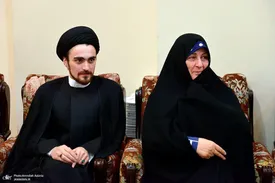 سیداحمد خمینی در کنار مادربزرگش/ عکس