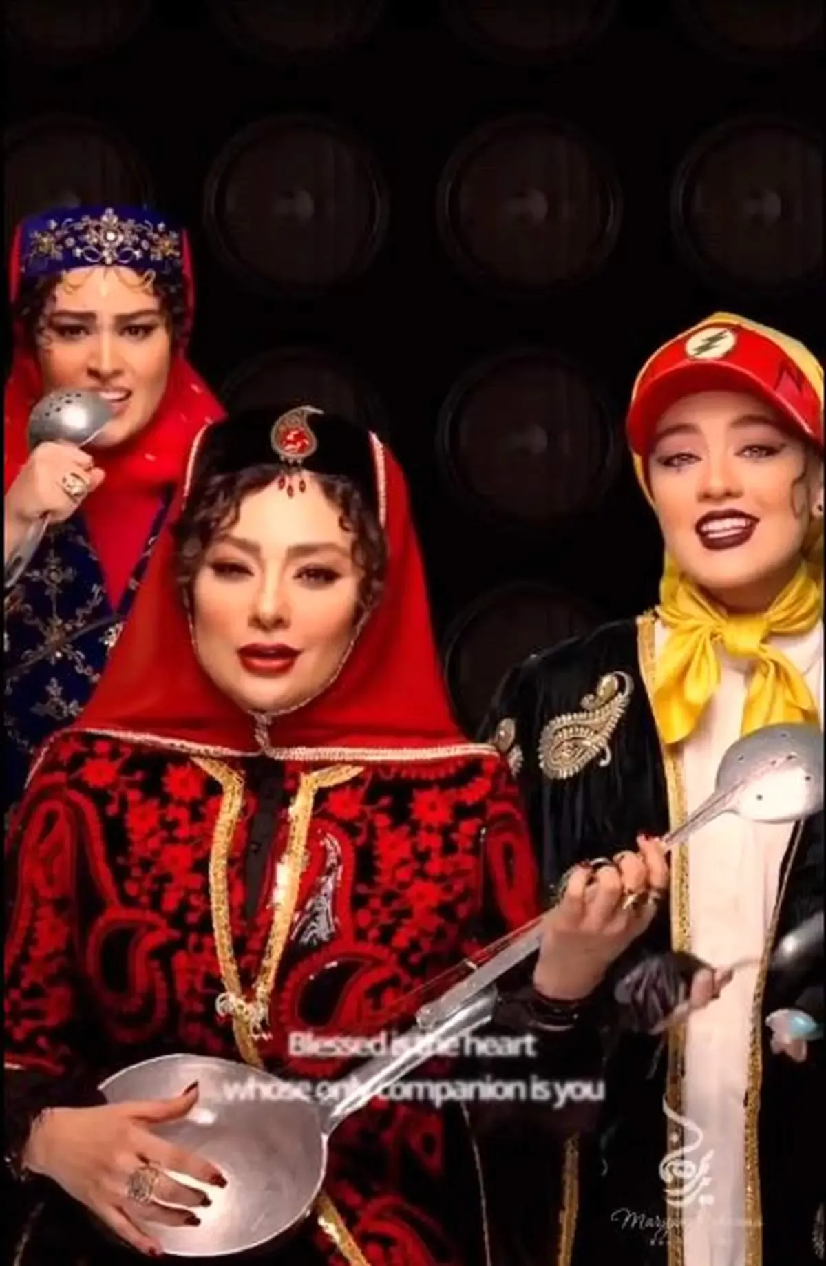 بزن و برقص در قابلمه ای یکتا ناصر با همکارانش!/ فیلم