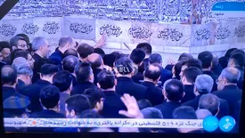 لحظه دفن رئیسجمهور در خانه ابدی کنار امام رئوف/ فیلم