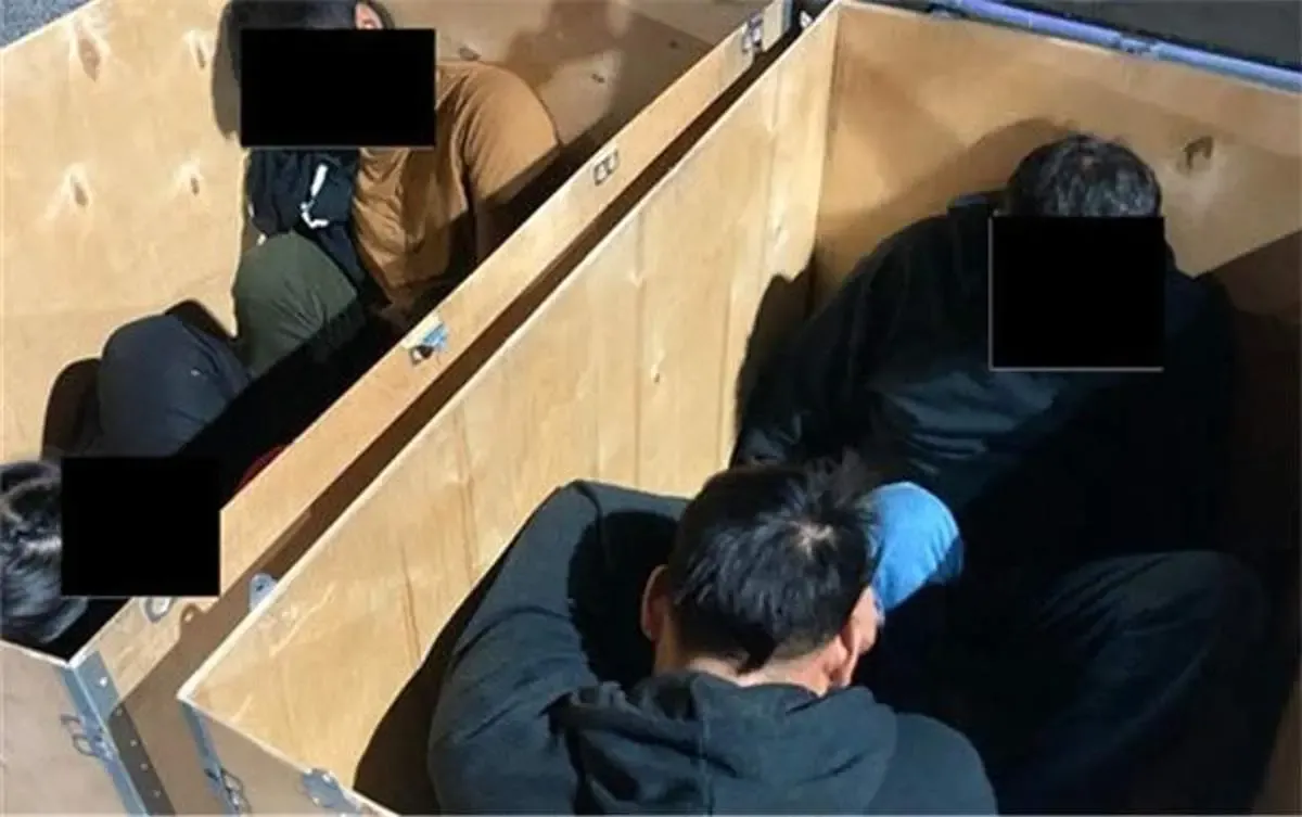 جاساز باور نکردنی چندین مهاجر در وانت توسط قاچاقچیان انسان!