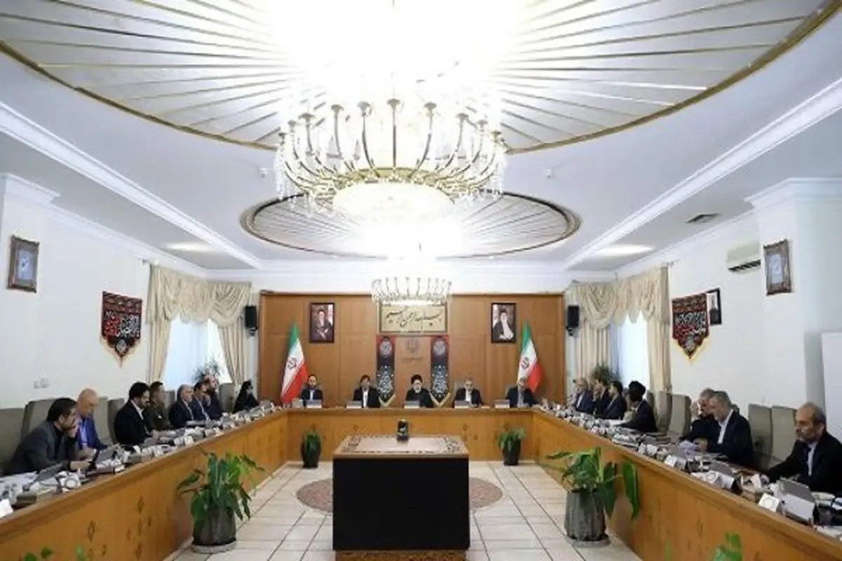 روزنامه اطلاعات خطاب به دولت: با دست فرمان شما تورم و سقوط ارزش پول ملی درمان نمی شود