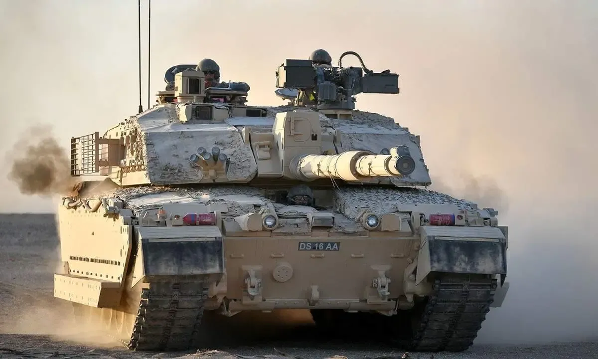 ببینید | تصاویر عجیب از  ورود یک تانک جنگی به داخل شهر