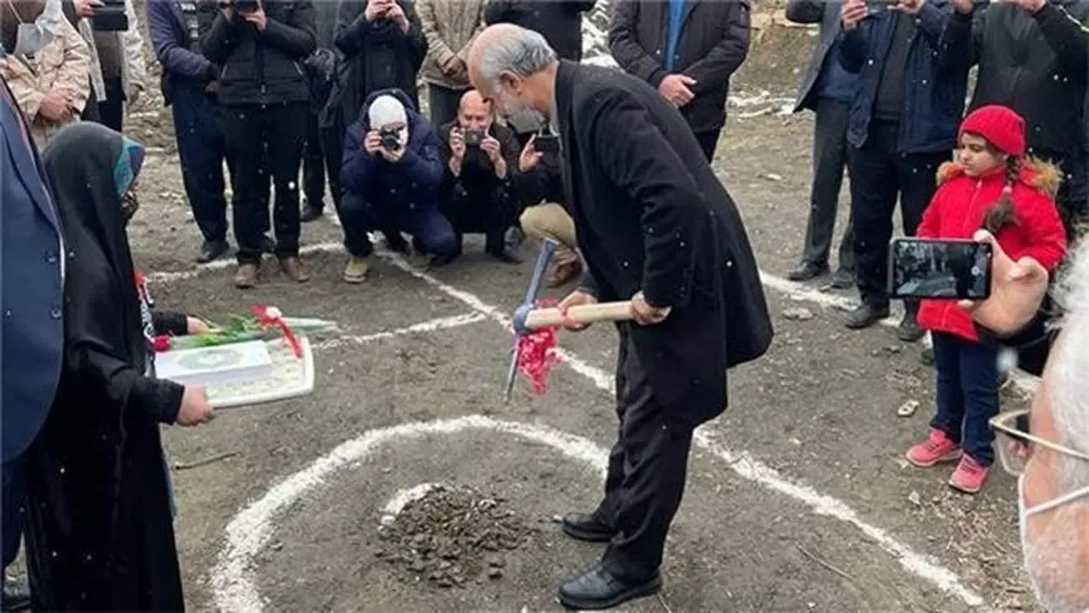 آغاز احداث کتابخانه در روستای اشترمل شهرستان تویسرکان توسط بانک پاسارگاد