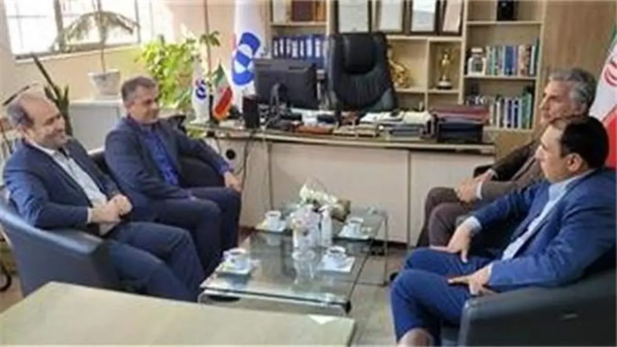 تقدیر مدیرآموزش و پرورش ناحیه 2 از شعبه زنجان بیمه دانا