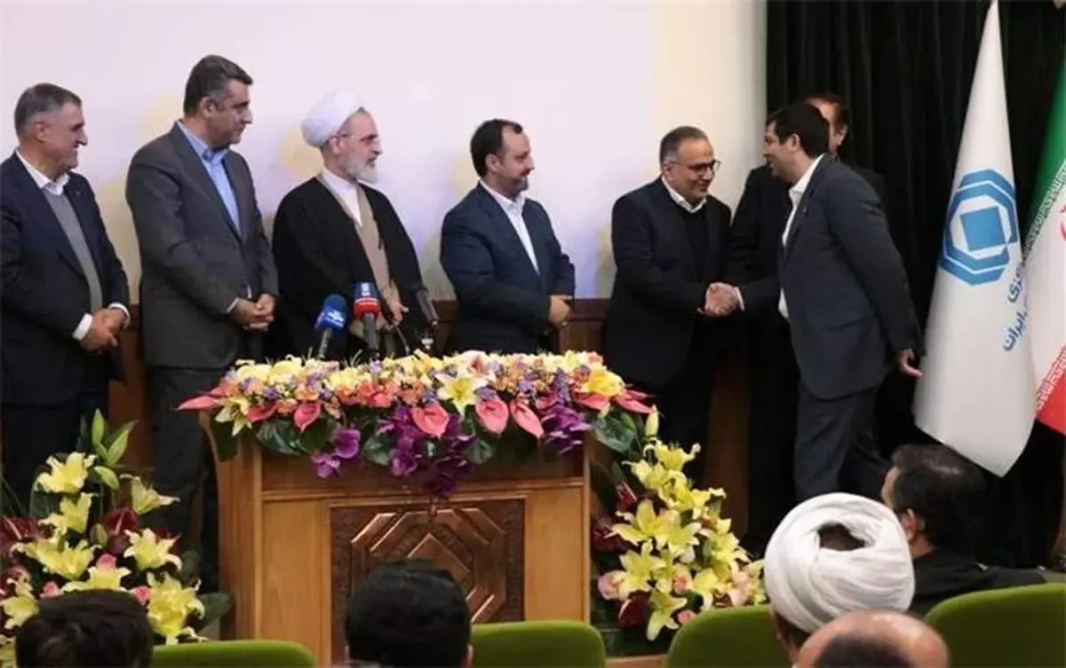 تقدیر از مدیر عامل اتکایی ایران‌معین در مراسم افتتاحیه مرکز نوآوری بیمه