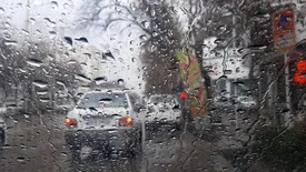 معابر پایتخت خلوت و لغزنده است/ سرعت و سبقت ممنوع