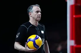 سرمربی تیم ملی والیبال ایران برکنار شد