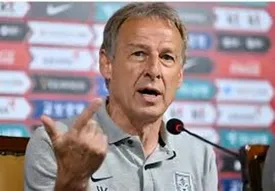 کلینزمن استعفا نمیدهد، می ماند