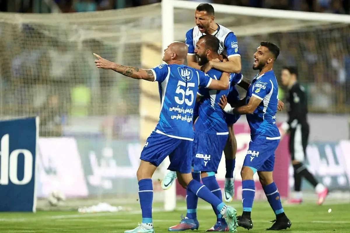 رگ باد کرده زلاتان بخاطر گل استقلال!/ عکس